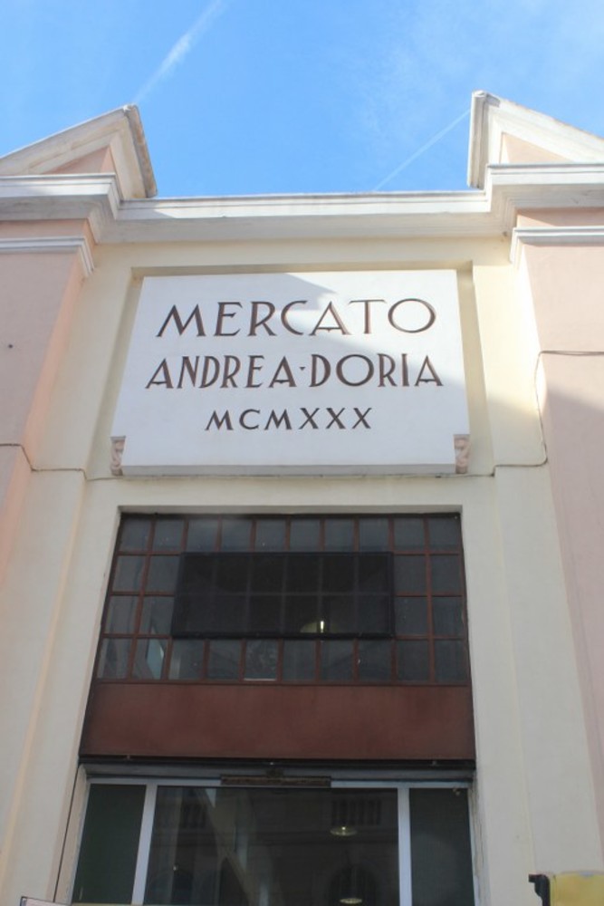 Imperia: il troppo caldo rallenta i lavori al mercato coperto di Oneglia. Prorogata l'ordinanza di divieto di sosta in via e piazza Doria