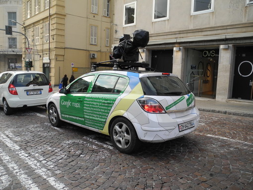 La macchina di 'Google' è a Sanremo, le foto di un nostro lettore nel centro città La macchina di 'Google' è a Sanremo, le foto di un nostro lettore nel centro città