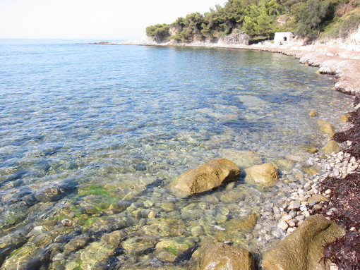 Ventimiglia: atti osceni in luogo pubblico, un lettore punta il dito contro la spiaggia della Mortola