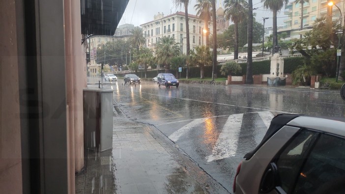 Maltempo in arrivo: da stanotte e fino a domenica mattina pioggia incessante sul Festival Maltempo in arrivo: da stanotte e fino a domenica mattina pioggia incessante sul Festival