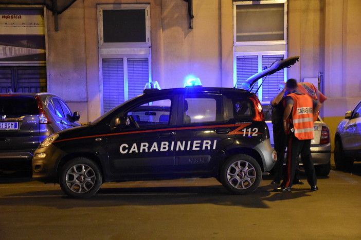 Sanremo: chiede una sigaretta e, al rifiuto, lo ferisce con un coltello. 42enne sanremese arrestato poco dopo