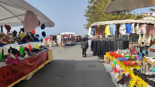 Bordighera: il mercato si sposta per consentire i lavori del lungomare Argentina Bordighera: il mercato si sposta per consentire i lavori del lungomare Argentina