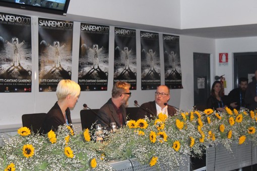 Masini chiude il ciclo di conferenze al Palafiori: "Le canzoni restano, anche se i tempi cambiano"