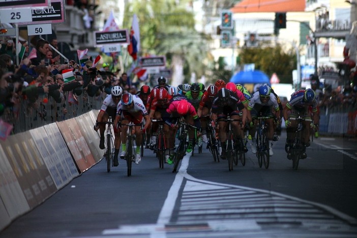 Scatta questa mattina la Milano-Sanremo: 25 le squadre in gara, tutti i divieti da seguire scrupolosamente