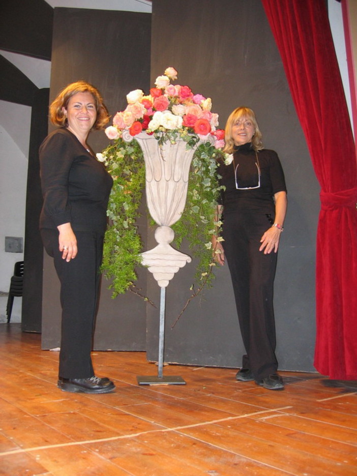 Dimostratrice floreale imperiese ottiene grandi riscontri alla mostra di Zuccarello, nel savonese