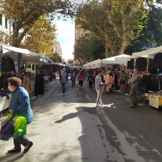 Senza francesi il mercato di Ventimiglia è l’ombra di sé stesso: “Stiamo vivendo un lockdown indotto” (Foto e Video)