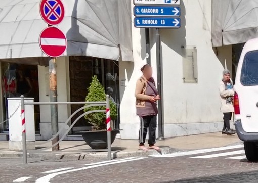 Sanremo: prosegue l'offensiva delle forze dell'ordine contro i mendicanti, la Polizia ne ha allontanati altri tre (Foto e Video) Sanremo: prosegue l'offensiva delle forze dell'ordine contro i mendicanti, la Polizia ne ha allontanati altri tre (Foto e Video)