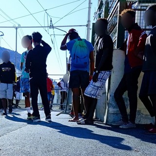 Aumentano gli arrivi di migranti in Italia e anche a Ventimiglia: in due giorni 380 pasti alla Caritas Intemelia Aumentano gli arrivi di migranti in Italia e anche a Ventimiglia: in due giorni 380 pasti alla Caritas Intemelia