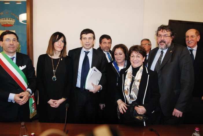 Sopralluogo del Ministro Maurizio Lupi ad Andora: "In sei settimane verrà ripristinata la linea ferroviaria" Sopralluogo del Ministro Maurizio Lupi ad Andora: "In sei settimane verrà ripristinata la linea ferroviaria"
