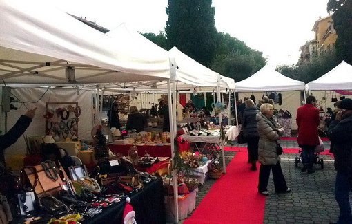 San Bartolomeo al Mare: con il 'Mercatino di Natale' sono iniziate le manifestazioni per il fine anno