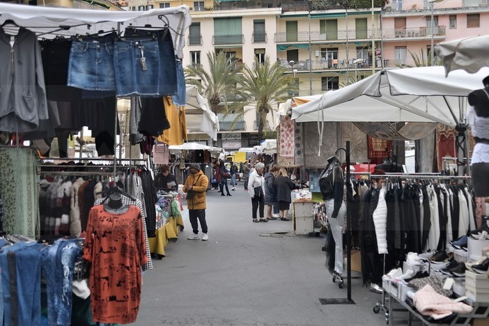 Il mercato di piazza Eroi Il mercato di piazza Eroi