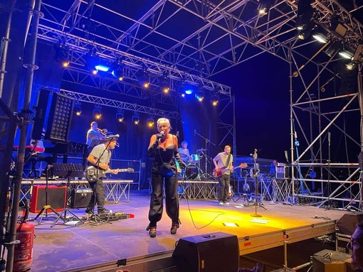 Diano Marina: in tanti ieri sera al Molo delle Tartarughe per il concerto 'Notte bianca' con Malika Ayane (Foto) Diano Marina: in tanti ieri sera al Molo delle Tartarughe per il concerto 'Notte bianca' con Malika Ayane (Foto)