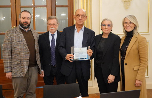 Sanremo: Sala Privata strapiena per Marco Follini ai Martedì Letterari, ha ricevuto il premio ‘Casinò Antonio Semeria per la Saggistica