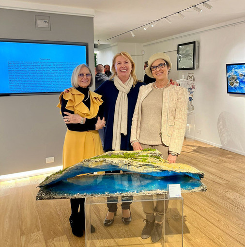 Paola Arrigoni (al centro) Paola Arrigoni (al centro)