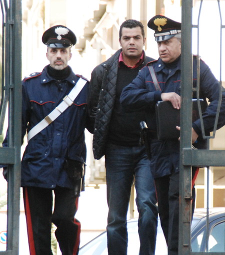 I carabinieri di Badalucco mentre accompagnano in tribunale Mohamed Noua I carabinieri di Badalucco mentre accompagnano in tribunale Mohamed Noua