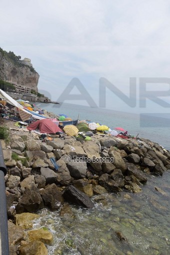 Ventimiglia: solidarietà della comunità dei senegalesi della nostra regione ai migranti sulla scogliera