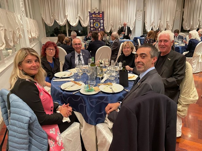 Nuovo meeting del Lions Club Sanremo Host: ospite il poeta Fabio Barricalla con la presentazione “Percorsi di poesia – Viaggio poetico attraverso le strade cittadine”