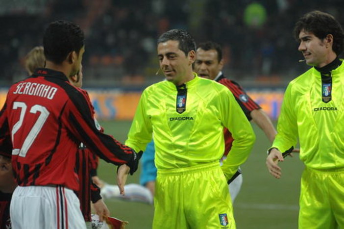 Sta per partire anche nella nostra provincia il corso per diventare arbitri Sta per partire anche nella nostra provincia il corso per diventare arbitri