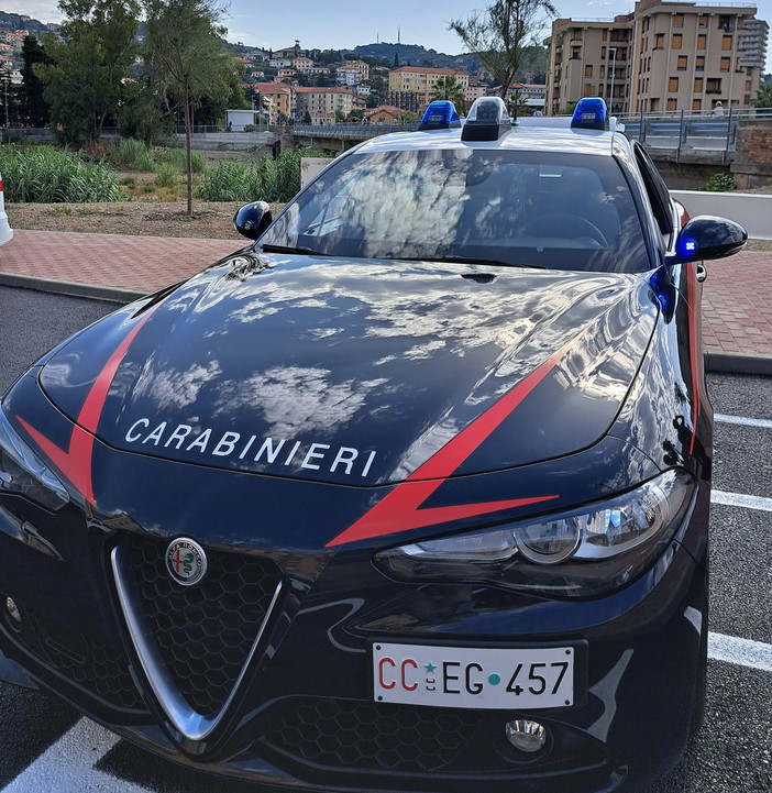 Sanremo, arrestato dai Carabinieri con droga in tasca e in casa: patteggia sei mesi e una multa di 1.000 euro Sanremo, arrestato dai Carabinieri con droga in tasca e in casa: patteggia sei mesi e una multa di 1.000 euro