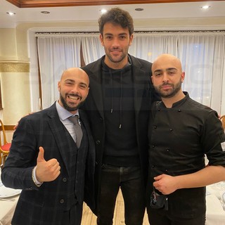 Sanremo: gamberi, 'branda' e spaghetti alle vongole stasera da 'Nicò' per Matteo Berrettini (Foto) Sanremo: gamberi, 'branda' e spaghetti alle vongole stasera da 'Nicò' per Matteo Berrettini (Foto)