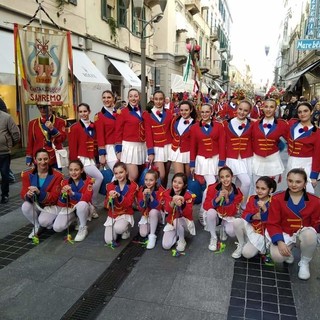 Le piccole Majorette della società Intemelia di Bordighera al corso fiorito di Sanremo