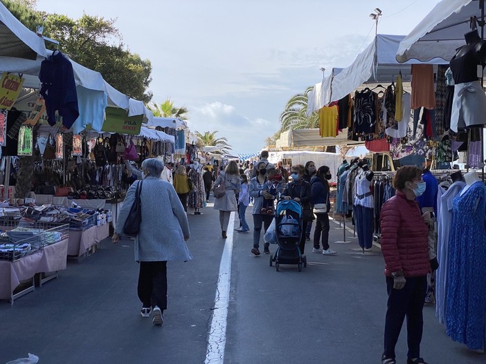 Ventimiglia: a San Secondo mercato del venerdì in forma ridotta, banchi aperti fino alle 14