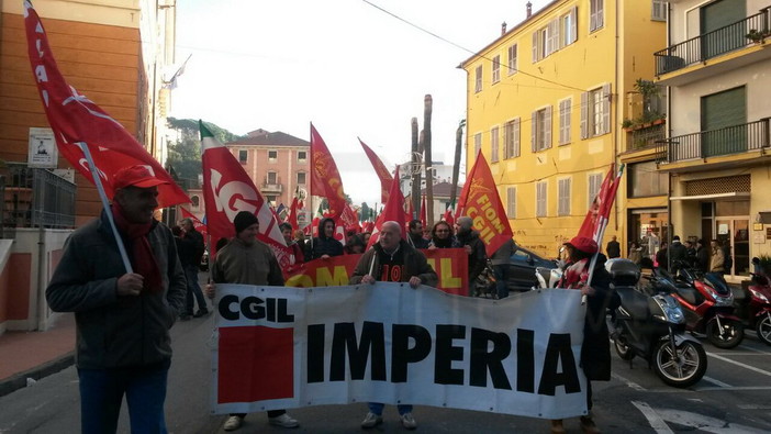 Sciopero generale di domani, venerdì a rischio per trasporti e servizi: corteo provinciale ad Imperia dalle 9.30 Sciopero generale di domani, venerdì a rischio per trasporti e servizi: corteo provinciale ad Imperia dalle 9.30