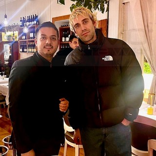 Festival di Sanremo 2024: Mr Rain dopo le prove al Buenavista, le foto con lo staff Festival di Sanremo 2024: Mr Rain dopo le prove al Buenavista, le foto con lo staff