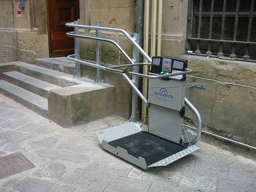 Sanremo, ripristinato il servoscala di via Volta: a breve un sopralluogo del Comune Sanremo, ripristinato il servoscala di via Volta: a breve un sopralluogo del Comune