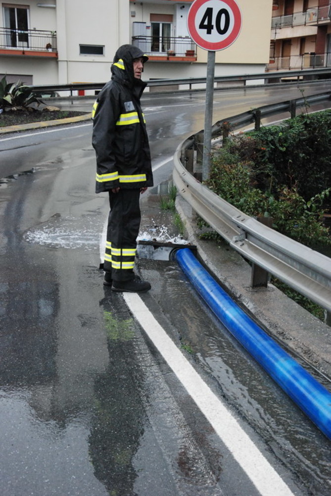 Ventimiglia, è tempo di ricostruzione: via ai lavori dopo l’emergenza maltempo. Operazione da 200 mila euro Ventimiglia, è tempo di ricostruzione: via ai lavori dopo l’emergenza maltempo. Operazione da 200 mila euro