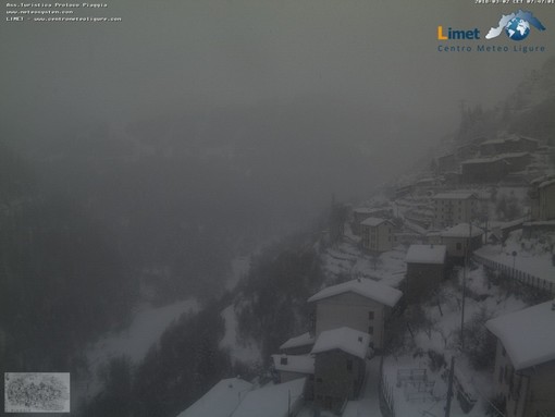 Monesi sotto la neve questa mattina