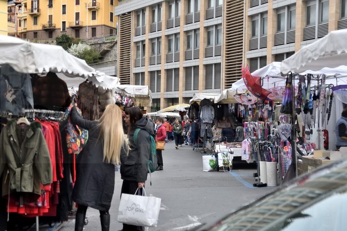 Il mercato di Piazza Eroi