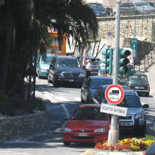Sanremo: semaforo spento alla Foce e due incidenti, le proteste dei cittadini