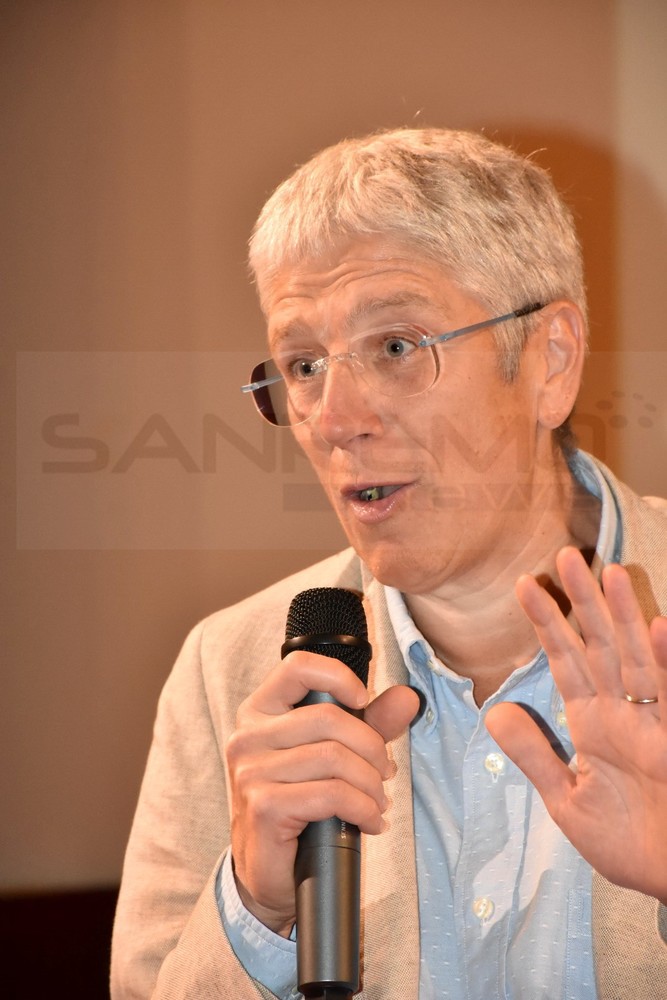 Sanremo: le 'Maledette iene', Mario Giordano "Nel nostro Paese non c'è più la punizione e manca l'educazione" (Foto e Video) Sanremo: le 'Maledette iene', Mario Giordano "Nel nostro Paese non c'è più la punizione e manca l'educazione" (Foto e Video)