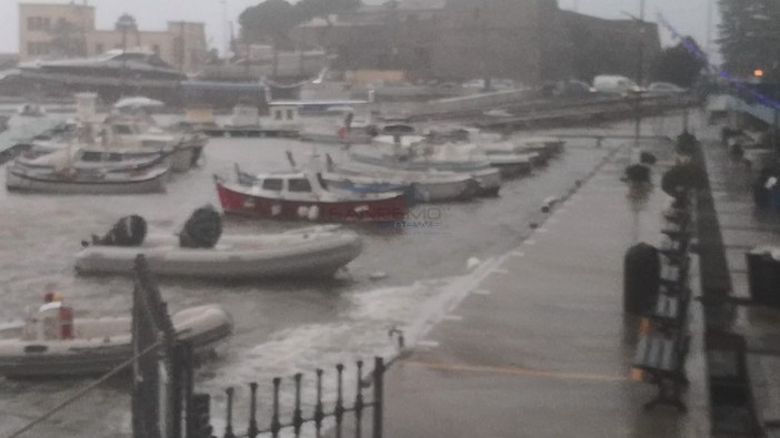 La mareggiata a porto vecchio La mareggiata a porto vecchio