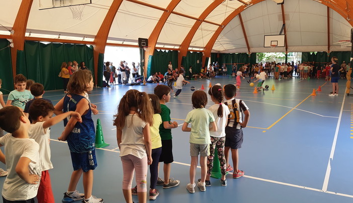 Vallecrosia: oltre 120 bambini per il ritorno del Minibasket al pallone tensostatico della 'Andrea Doria' Vallecrosia: oltre 120 bambini per il ritorno del Minibasket al pallone tensostatico della 'Andrea Doria'