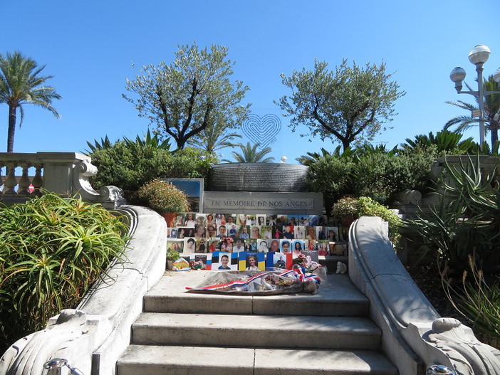 Nizza: domani l'anniversario della strage del 2016, 86 raggi di luce sulla Promenade des Anglais