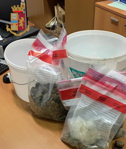 Imperia: spacciatore trovato in possesso di 600 grammi di marijuana arrestato dalla Polizia Imperia: spacciatore trovato in possesso di 600 grammi di marijuana arrestato dalla Polizia
