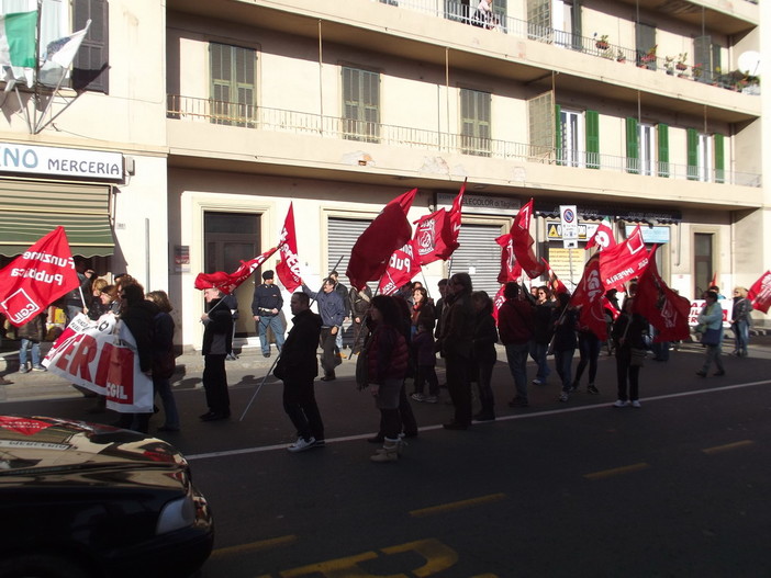 Rinnovo del contratto di lavoro nella Pubblica Amministrazione: domani sciopero regionale dei servizi Rinnovo del contratto di lavoro nella Pubblica Amministrazione: domani sciopero regionale dei servizi