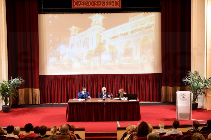 Sanremo: ieri la presentazione dell'ultimo saggio di Domenico Vecchioni ai 'Martedì Letterari' (Foto) Sanremo: ieri la presentazione dell'ultimo saggio di Domenico Vecchioni ai 'Martedì Letterari' (Foto)