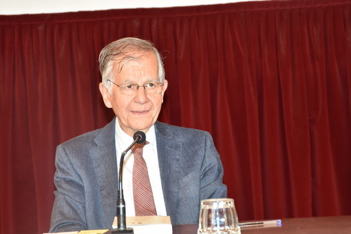 L'On. Valdo Spini da Sanremo preoccupato per l'elezione diretta del Premier "Si rischia uno squilibrio" (Foto e Video) L'On. Valdo Spini da Sanremo preoccupato per l'elezione diretta del Premier "Si rischia uno squilibrio" (Foto e Video)