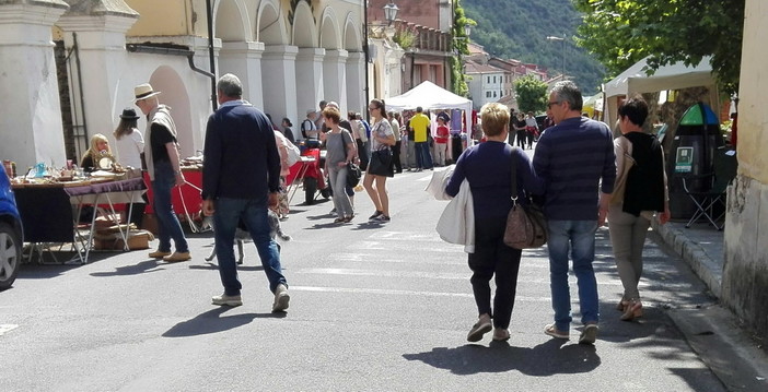 'L'altro San Giovanni': domenica prossima a Molini di Prelà torna il Mercatino delle Meraviglie 'L'altro San Giovanni': domenica prossima a Molini di Prelà torna il Mercatino delle Meraviglie