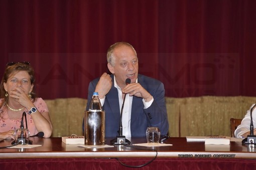 Metti una sera con i Martedì Letterari: ieri Peter Gomez ha presentato ‘Mani Pulite 25 anni dopo’ (Foto) Metti una sera con i Martedì Letterari: ieri Peter Gomez ha presentato ‘Mani Pulite 25 anni dopo’ (Foto)