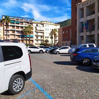 Ventimiglia: al via il nuovo servizio di gestione dei parcheggi, in piazza del Comune due parcometri provvisori Ventimiglia: al via il nuovo servizio di gestione dei parcheggi, in piazza del Comune due parcometri provvisori