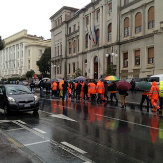 Imperia: nominato il direttore dell'esecuzione dell'appalto rifiuti, 48 mila euro per 6 mesi. Domani altra manifestazione di protesta