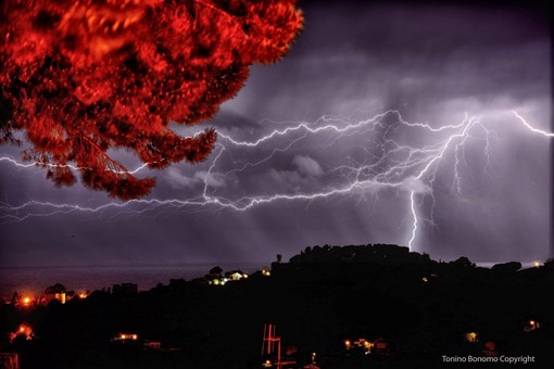 Maltempo sul ponente: piogge, temporali e grandine nella notte. Per fortuna pochi i danni, tutti i dati (Foto) Maltempo sul ponente: piogge, temporali e grandine nella notte. Per fortuna pochi i danni, tutti i dati (Foto)