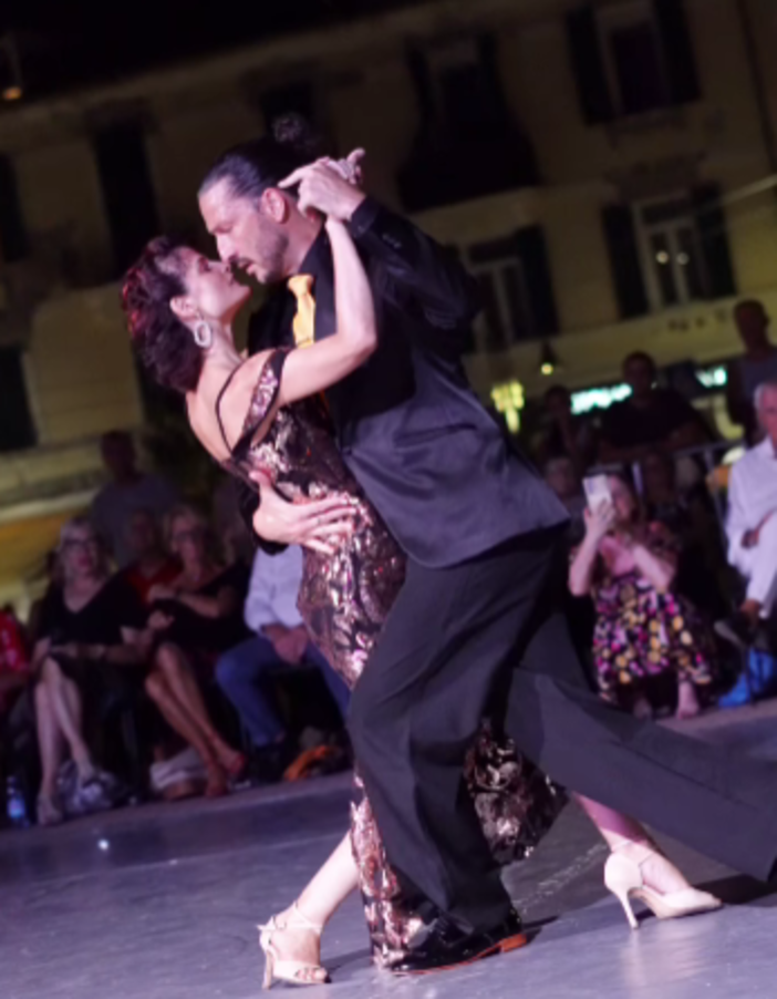 Eleganza e passione sotto le stelle, la Milonga d'Estate anima il Resentello a Ventimiglia (Foto) Eleganza e passione sotto le stelle, la Milonga d'Estate anima il Resentello a Ventimiglia (Foto)