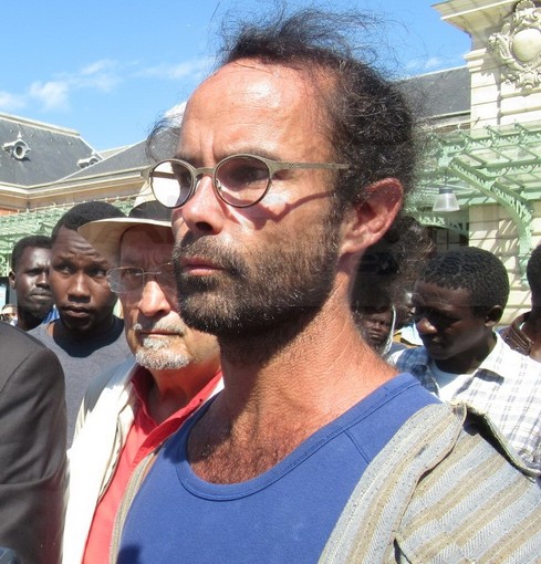 Breil sur Roya: denunciato per violenza e sequestro l'agricoltore Cedric Herrou, le proteste di 'Roya Citoyenne'