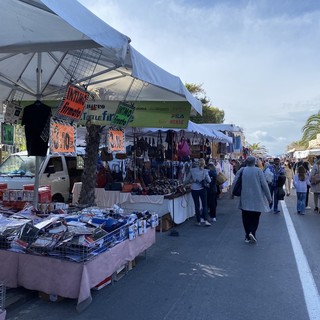 Le immagini dal mercato di Ventimiglia