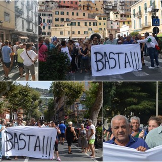 Ventimiglia: nuova manifestazione del movimento “Adesso basta” per chiedere più sicurezza in città (Foto e video)
